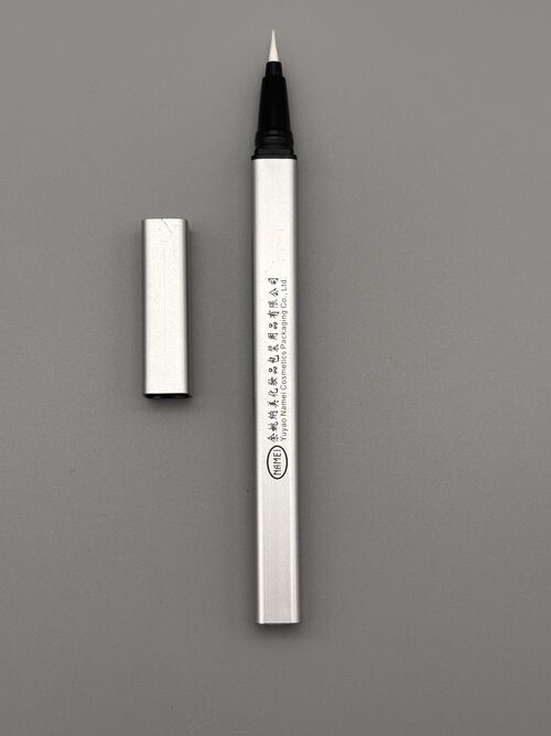บล็อกบริษัทล่าสุดเกี่ยวกับ ท่อสแควร์ ปิดอากาศ น้ํายาสําอางปากกา Packaging, Custom Empty Eyeliner Pen Tube For Private Label Beauty ผู้ผลิต